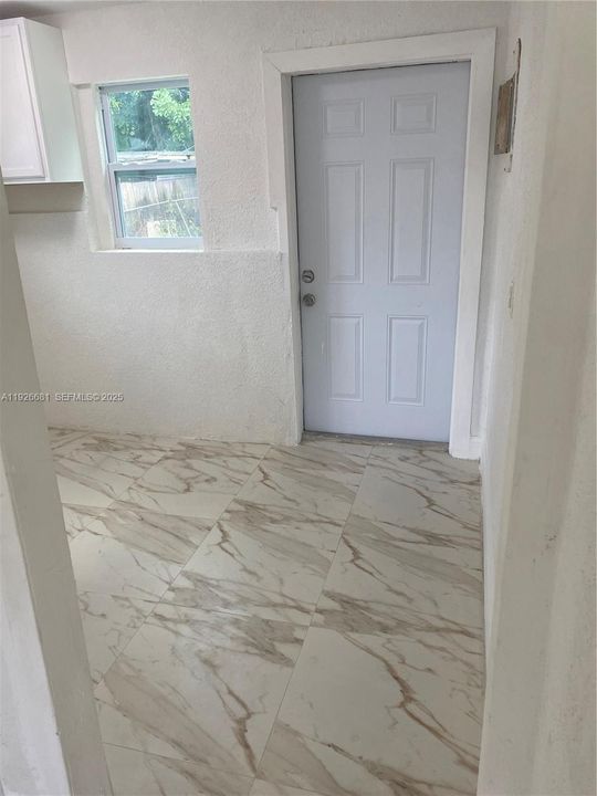 待售: $329,999 (3 贝兹, 2 浴室, 876 平方英尺)