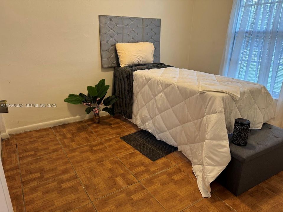 For Rent: $2,600 (3 beds, 1 baths, 1019 Square Feet)