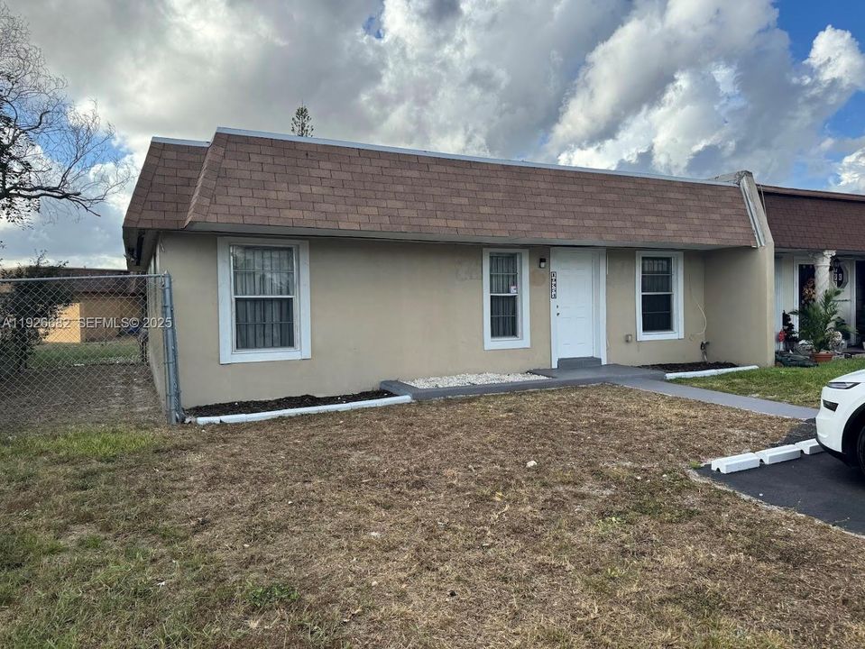 For Rent: $2,600 (3 beds, 1 baths, 1019 Square Feet)