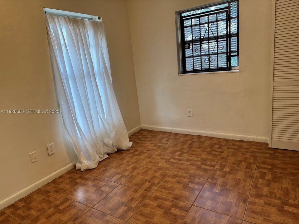 For Rent: $2,600 (3 beds, 1 baths, 1019 Square Feet)