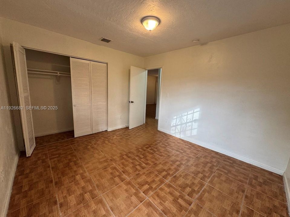 For Rent: $2,600 (3 beds, 1 baths, 1019 Square Feet)