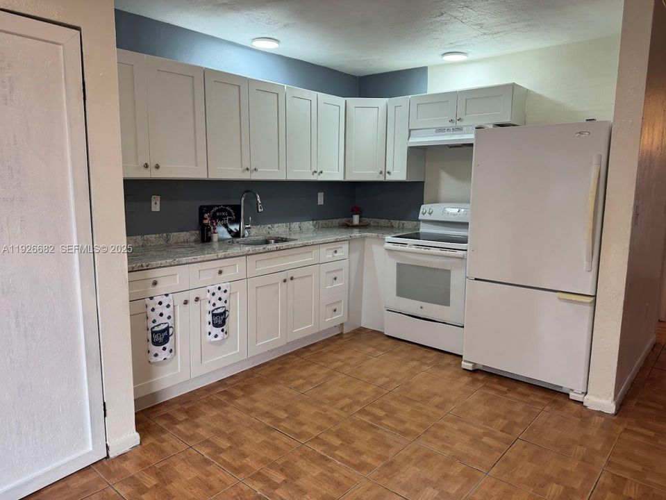 For Rent: $2,600 (3 beds, 1 baths, 1019 Square Feet)