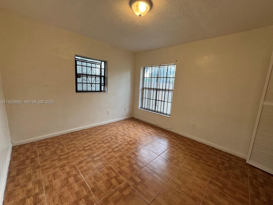 For Rent: $2,600 (3 beds, 1 baths, 1019 Square Feet)