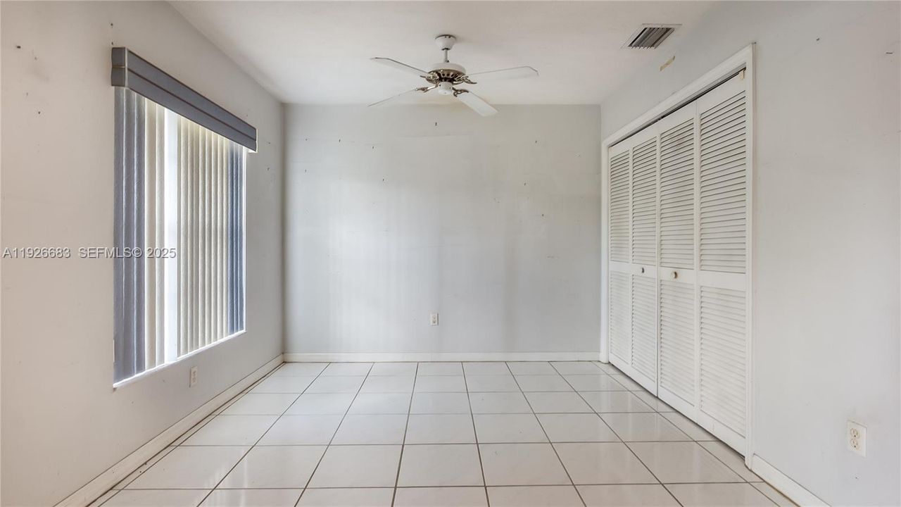 待售: $379,990 (3 贝兹, 1 浴室, 980 平方英尺)