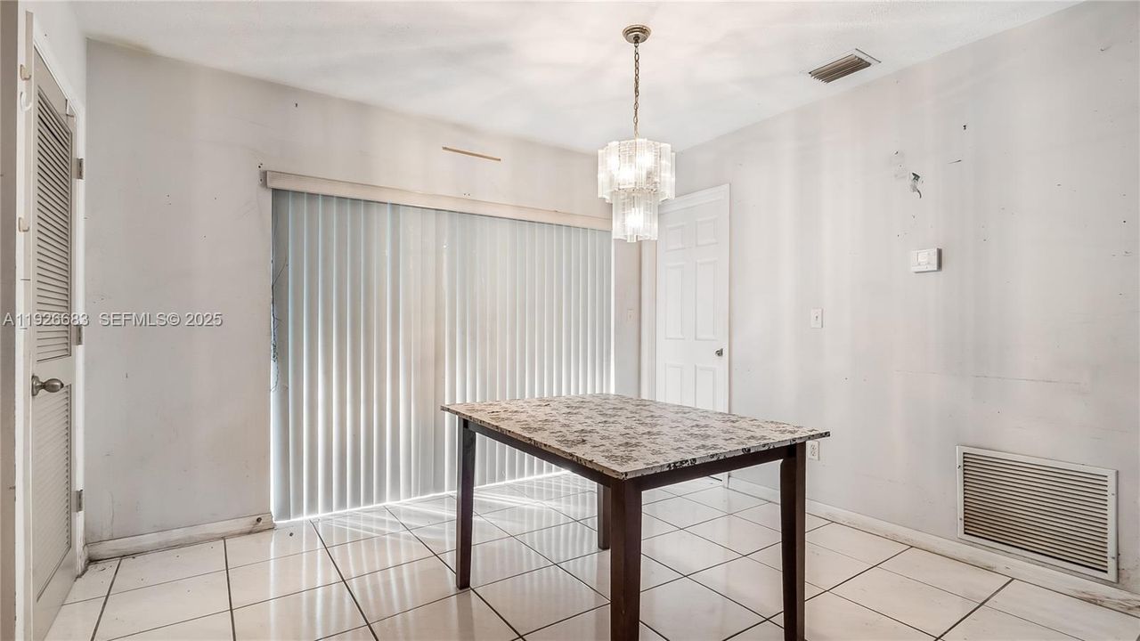 待售: $379,990 (3 贝兹, 1 浴室, 980 平方英尺)