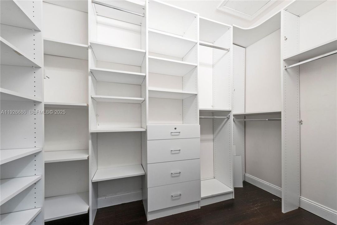 For Rent: $7,200 (5 beds, 4 baths, 2874 Square Feet)