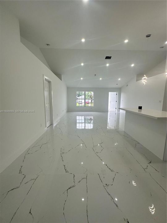 В аренду: $2,000 (3 спален, 2 ванн, 0 Квадратных фут)