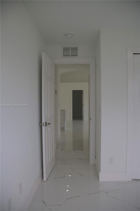 В аренду: $2,000 (3 спален, 2 ванн, 0 Квадратных фут)