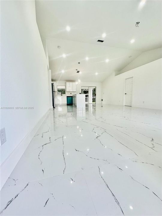 В аренду: $2,000 (3 спален, 2 ванн, 0 Квадратных фут)