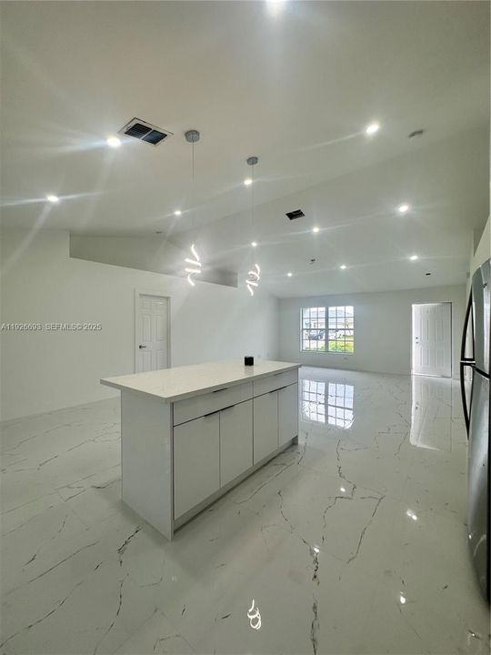 В аренду: $2,000 (3 спален, 2 ванн, 0 Квадратных фут)