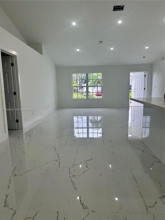 В аренду: $2,000 (3 спален, 2 ванн, 0 Квадратных фут)