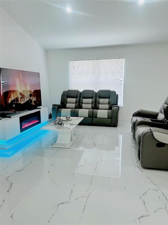 В аренду: $2,000 (3 спален, 2 ванн, 0 Квадратных фут)