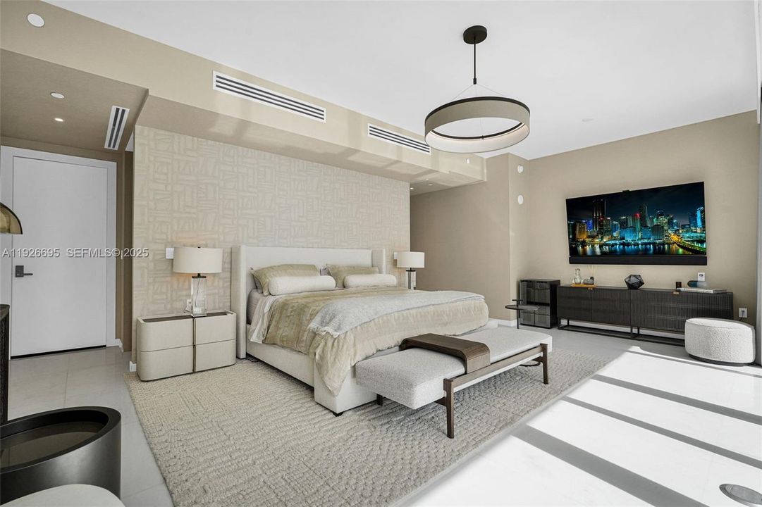 For Sale: $6,900,000 (3 beds, 3 baths, 2877 Square Feet)