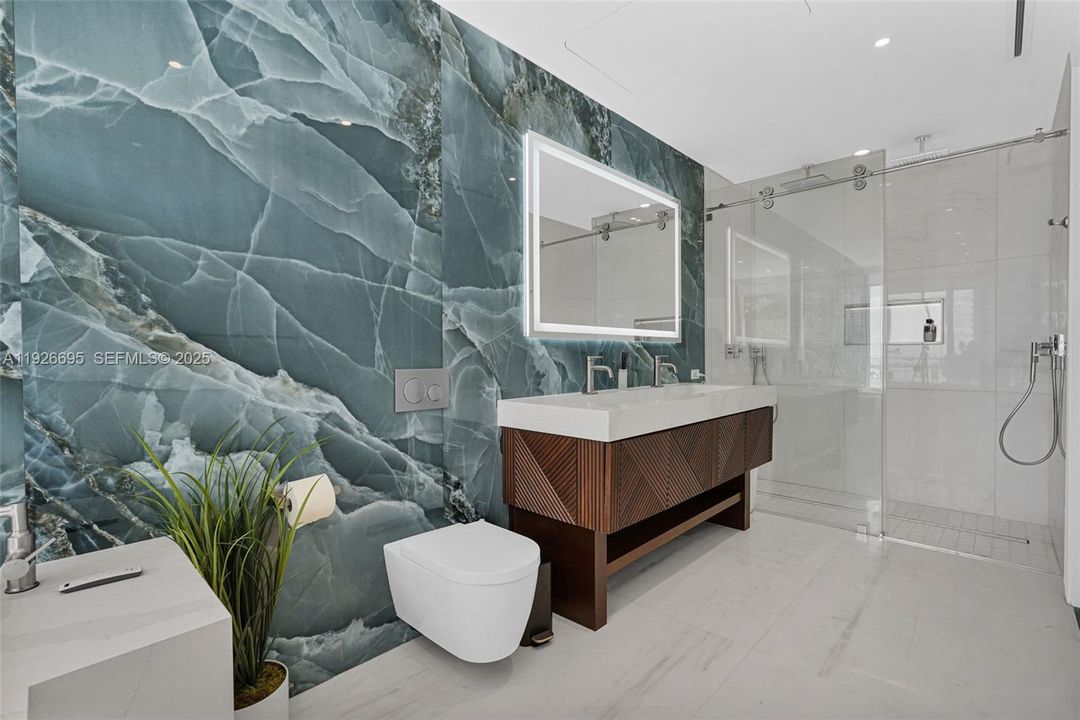 For Sale: $6,900,000 (3 beds, 3 baths, 2877 Square Feet)