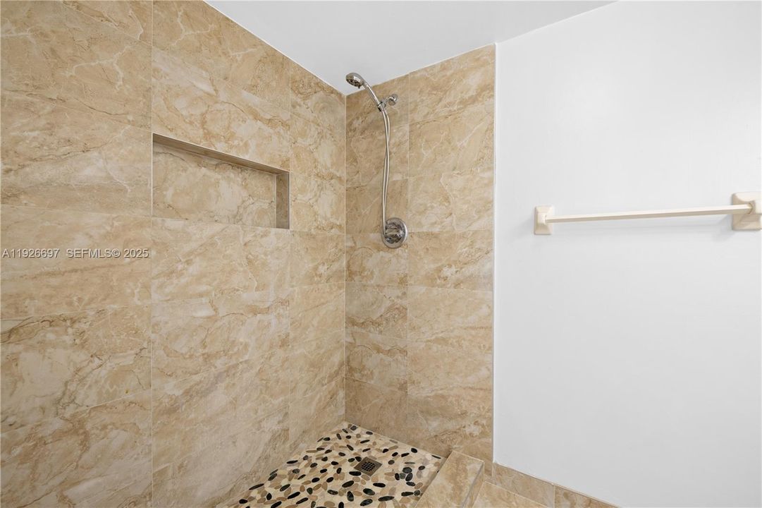 待售: $285,000 (2 贝兹, 2 浴室, 1190 平方英尺)