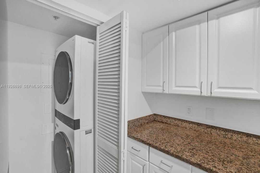 En Venta: $899,000 (1 camas, 1 baños, 740 Pies cuadrados)