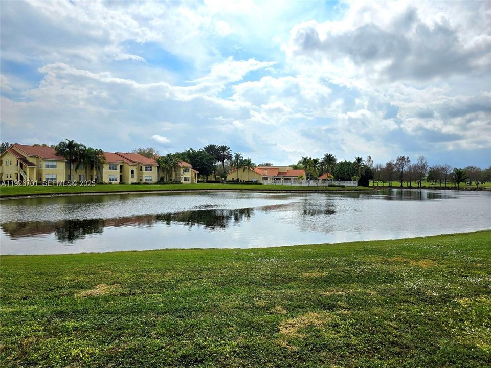 For Sale: $240,000 (2 beds, 1 baths, 965 Square Feet)