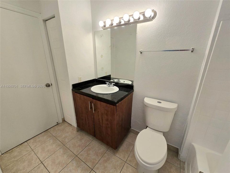 For Sale: $240,000 (2 beds, 1 baths, 965 Square Feet)