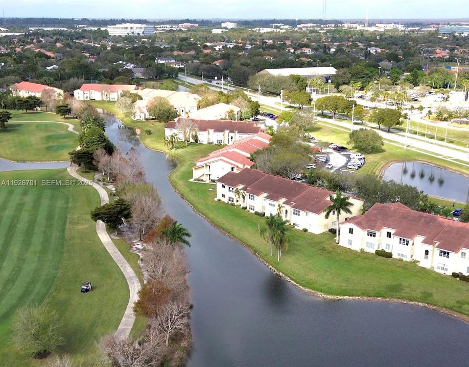 For Sale: $240,000 (2 beds, 1 baths, 965 Square Feet)