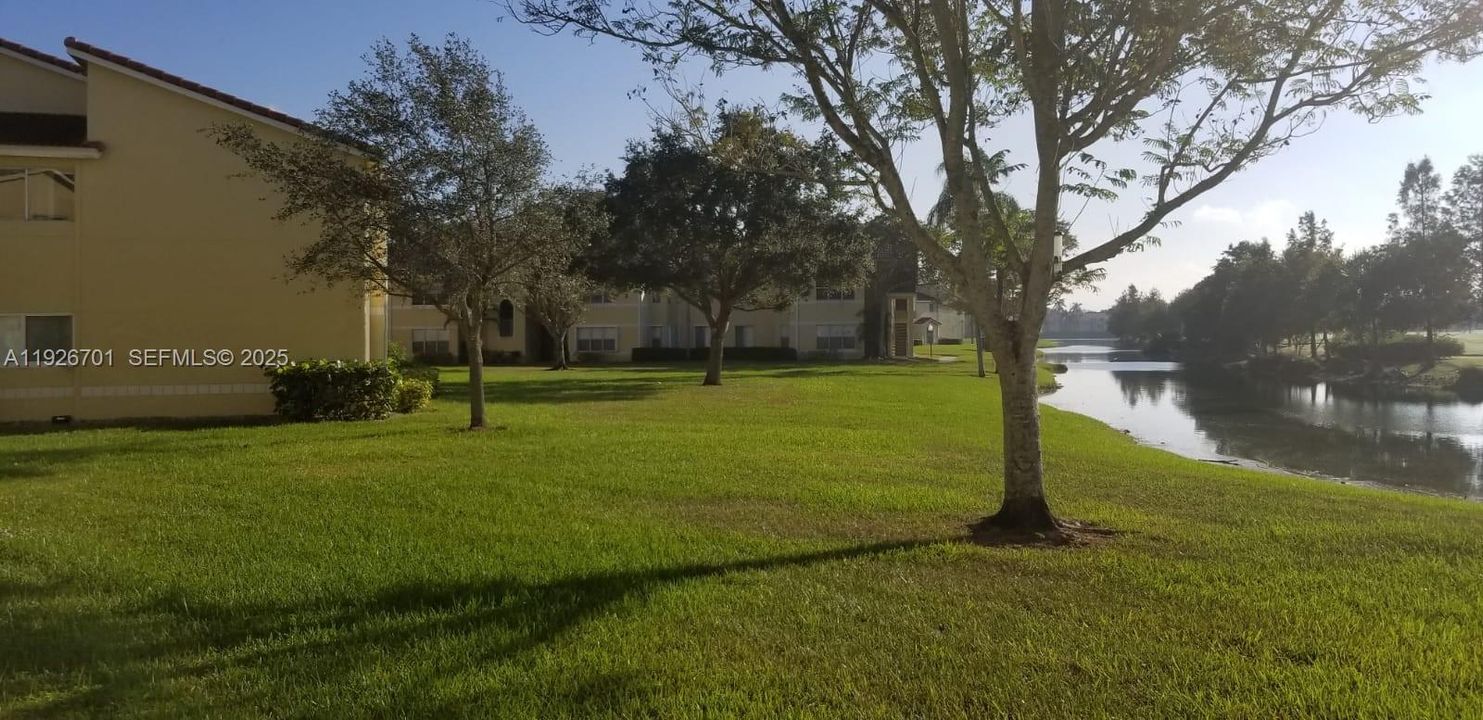 For Sale: $240,000 (2 beds, 1 baths, 965 Square Feet)