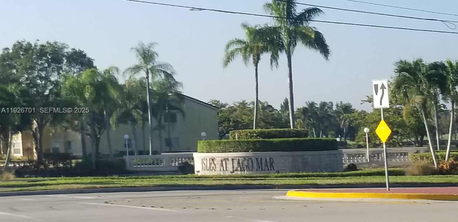 For Sale: $240,000 (2 beds, 1 baths, 965 Square Feet)