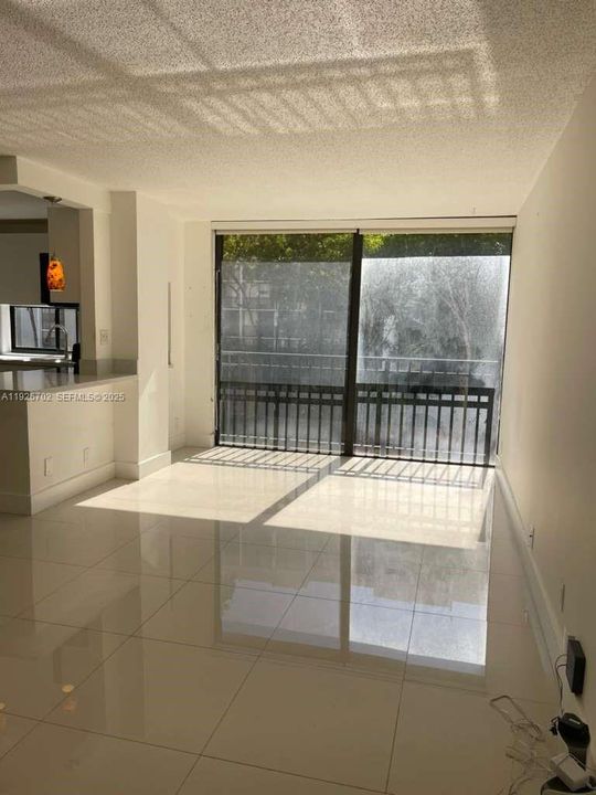 В аренду: $2,150 (1 спален, 1 ванн, 767 Квадратных фут)