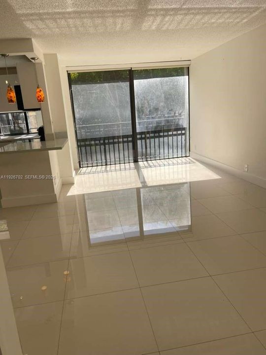 В аренду: $2,150 (1 спален, 1 ванн, 767 Квадратных фут)