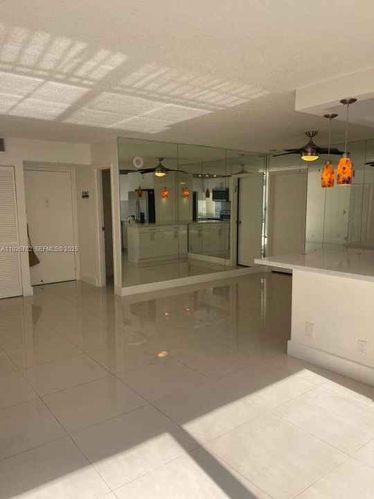 В аренду: $2,150 (1 спален, 1 ванн, 767 Квадратных фут)