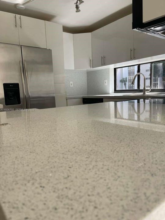 В аренду: $2,150 (1 спален, 1 ванн, 767 Квадратных фут)