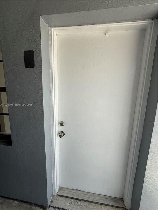 出租: $1,750 (2 贝兹, 1 浴室, 13755 平方英尺)