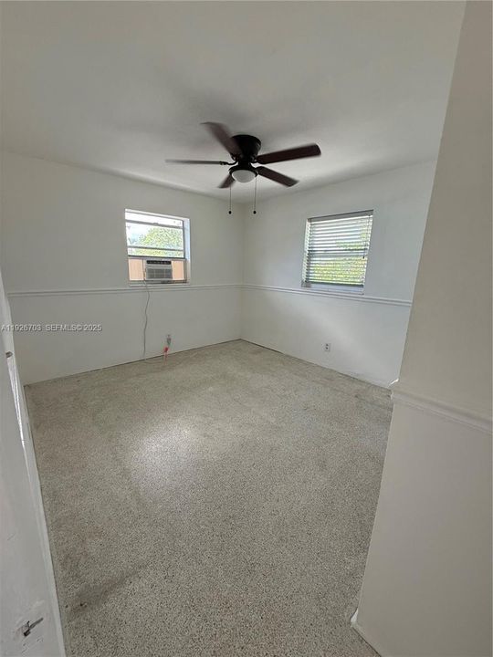 出租: $1,750 (2 贝兹, 1 浴室, 13755 平方英尺)