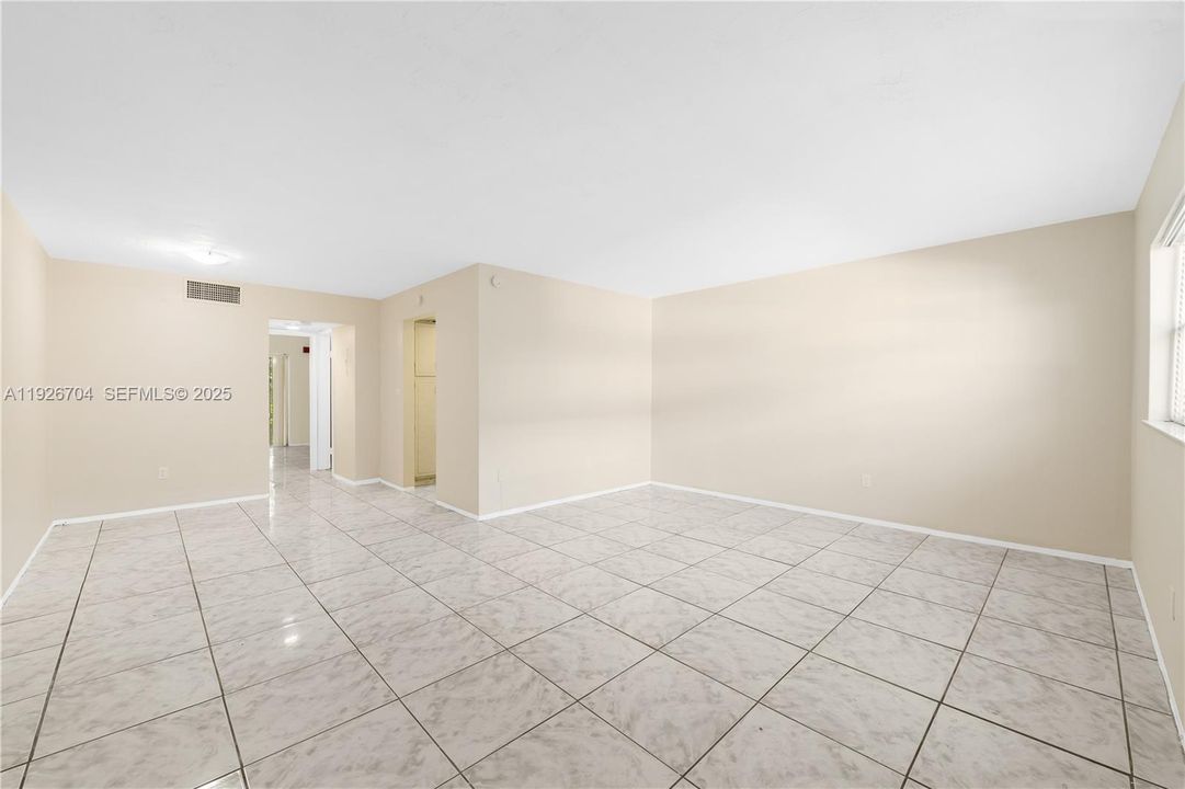 For Rent: $1,500 (1 beds, 1 baths, 706 Square Feet)