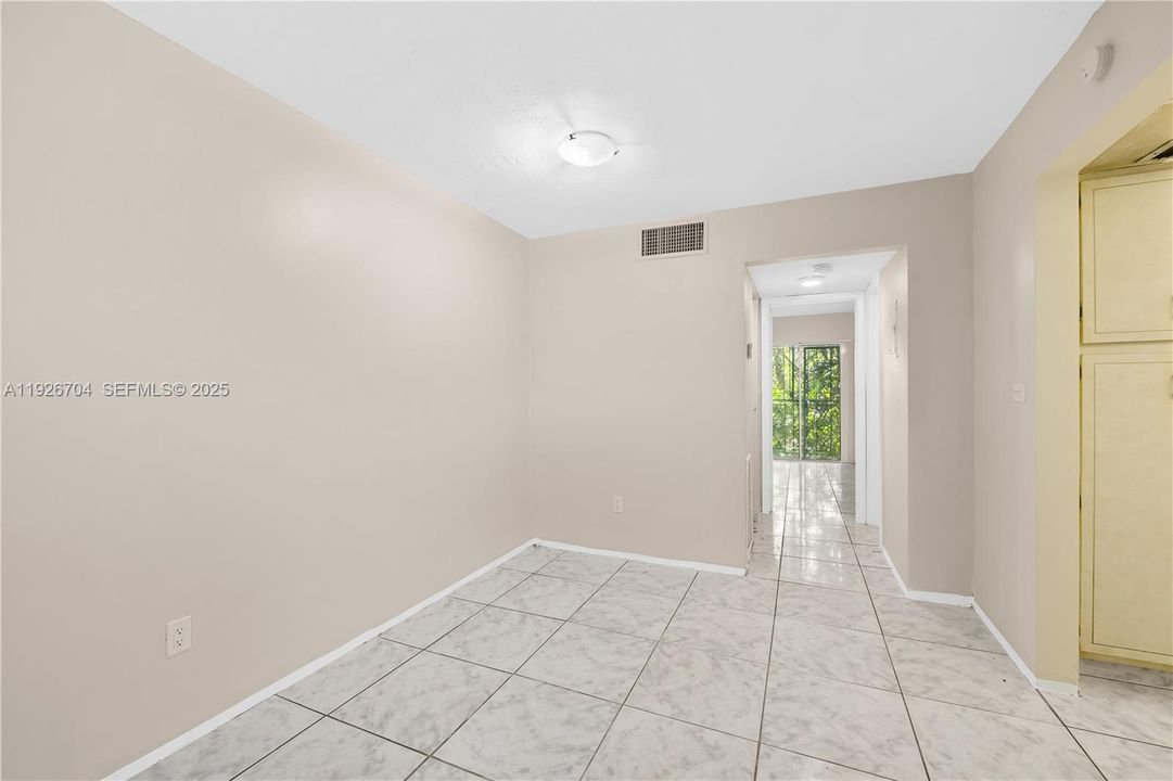 For Rent: $1,500 (1 beds, 1 baths, 706 Square Feet)