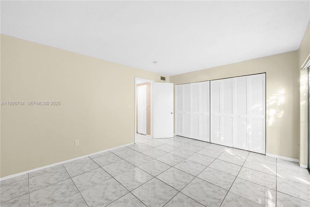 For Rent: $1,500 (1 beds, 1 baths, 706 Square Feet)