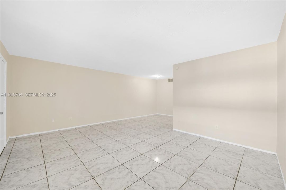 For Rent: $1,500 (1 beds, 1 baths, 706 Square Feet)