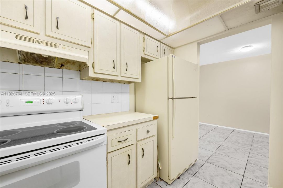 For Rent: $1,500 (1 beds, 1 baths, 706 Square Feet)