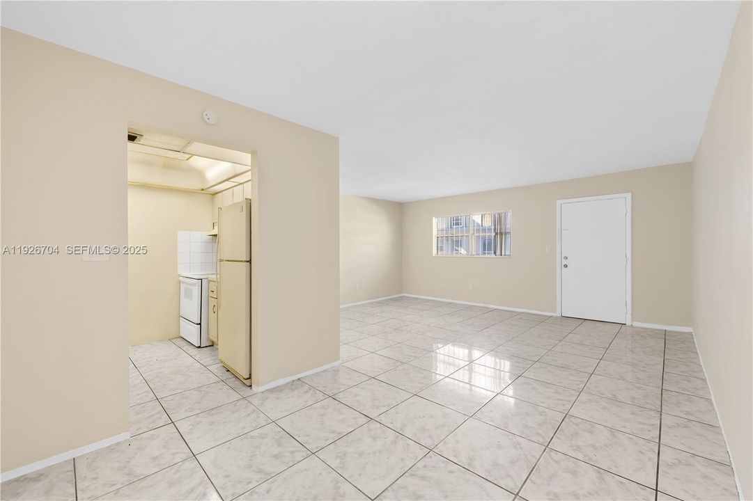 For Rent: $1,500 (1 beds, 1 baths, 706 Square Feet)