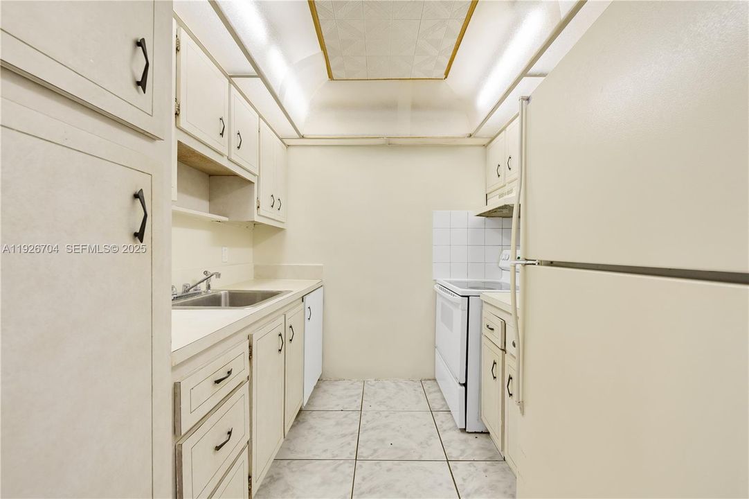 For Rent: $1,500 (1 beds, 1 baths, 706 Square Feet)