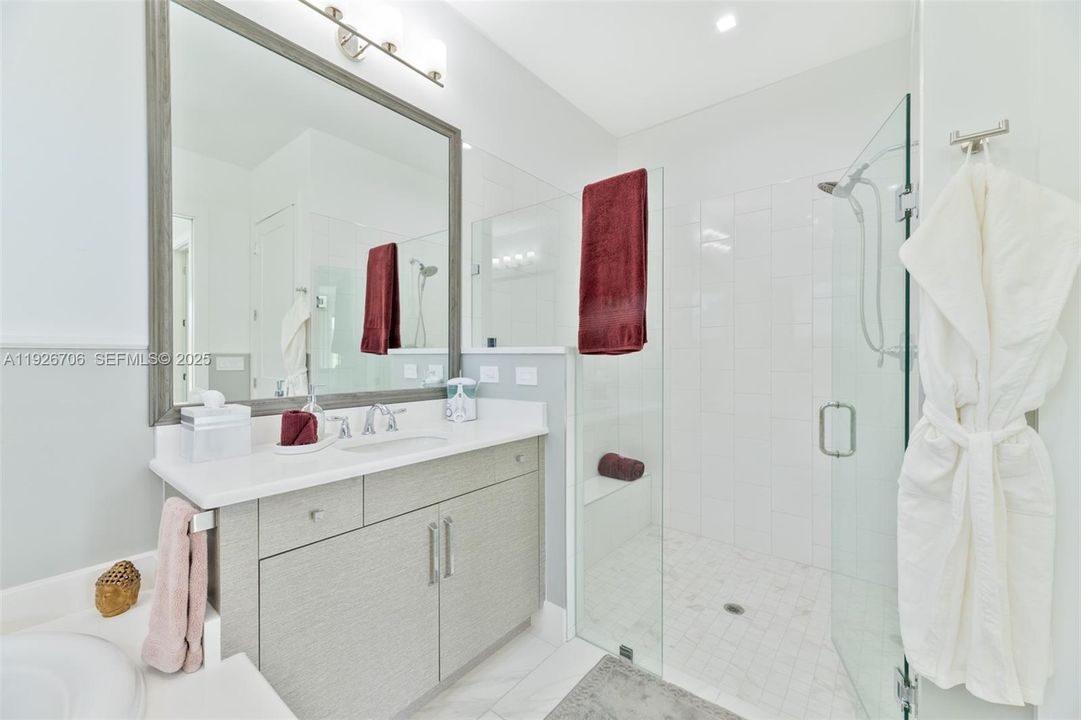 В аренду: $6,750 (3 спален, 3 ванн, 2025 Квадратных фут)