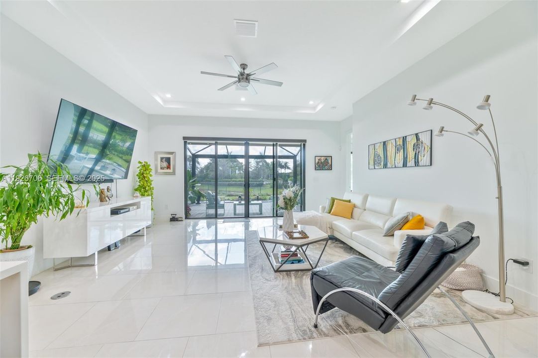 В аренду: $6,750 (3 спален, 3 ванн, 2025 Квадратных фут)