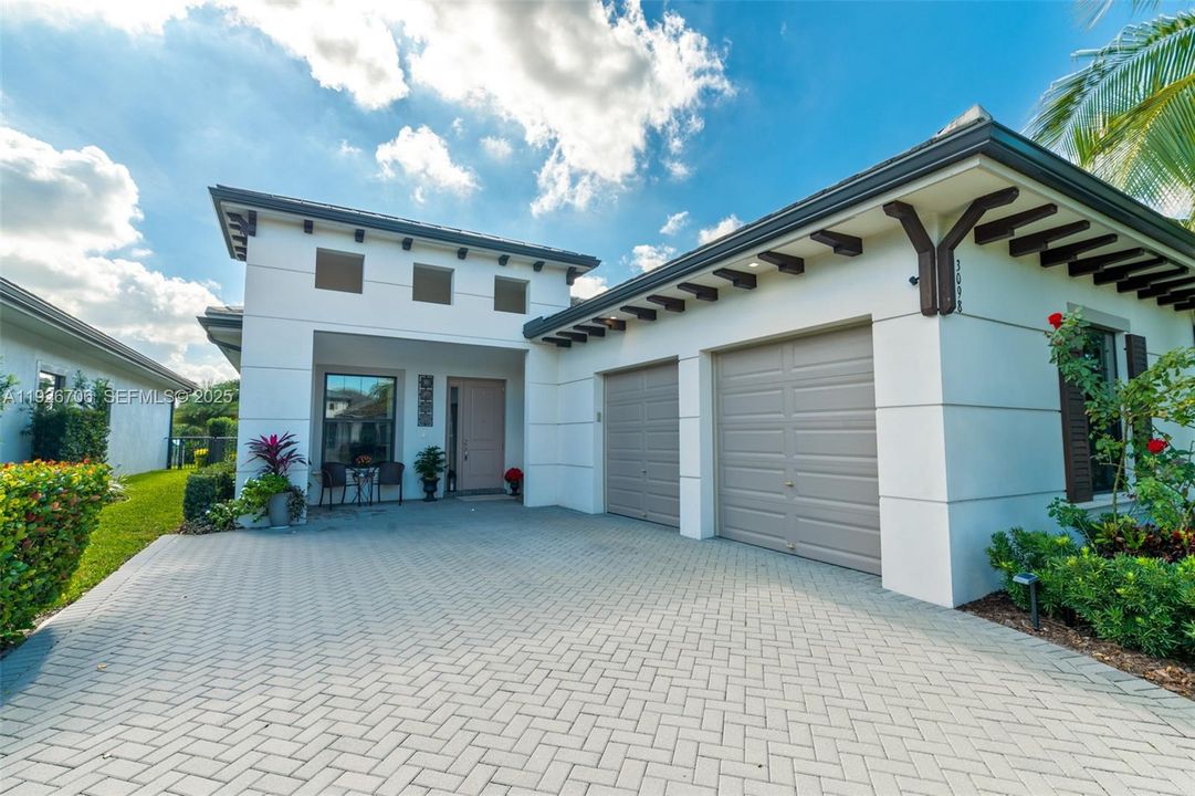 В аренду: $6,750 (3 спален, 3 ванн, 2025 Квадратных фут)