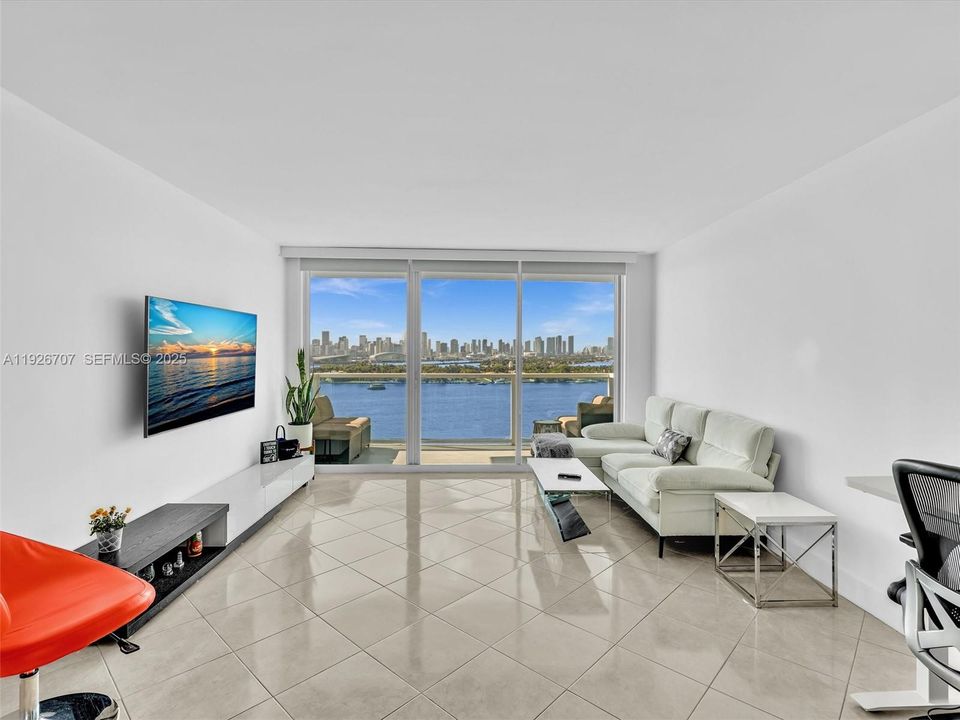 В аренду: $5,900 (1 спален, 1 ванн, 746 Квадратных фут)