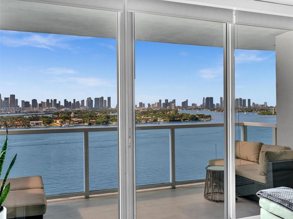 В аренду: $5,900 (1 спален, 1 ванн, 746 Квадратных фут)