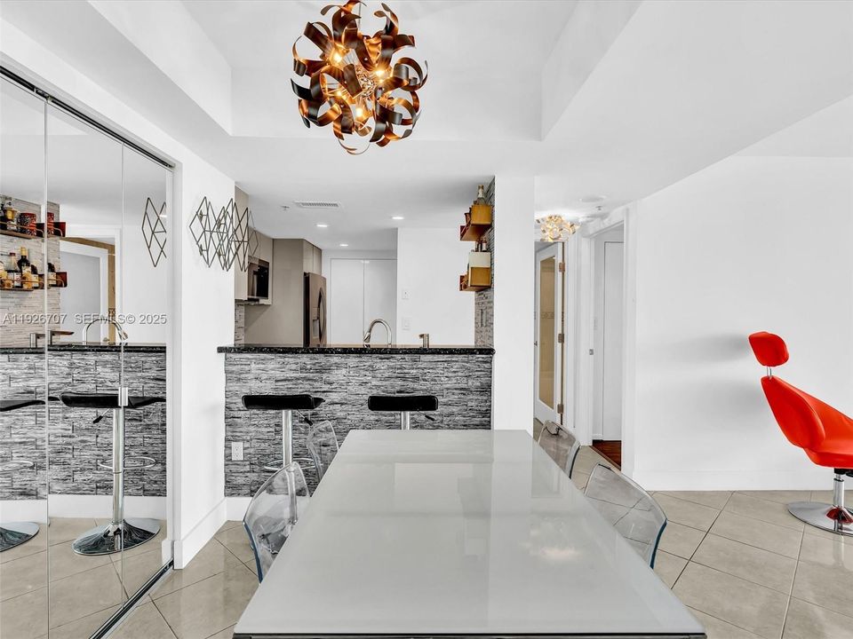 В аренду: $5,900 (1 спален, 1 ванн, 746 Квадратных фут)