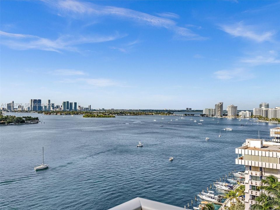 В аренду: $5,900 (1 спален, 1 ванн, 746 Квадратных фут)