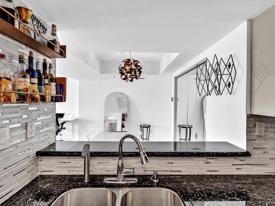 В аренду: $5,900 (1 спален, 1 ванн, 746 Квадратных фут)