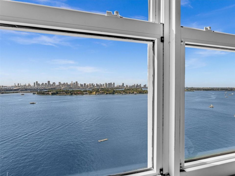 В аренду: $5,900 (1 спален, 1 ванн, 746 Квадратных фут)