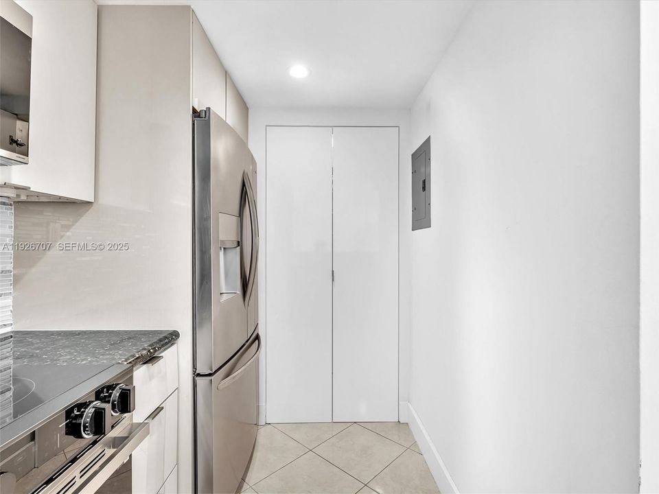 В аренду: $5,900 (1 спален, 1 ванн, 746 Квадратных фут)