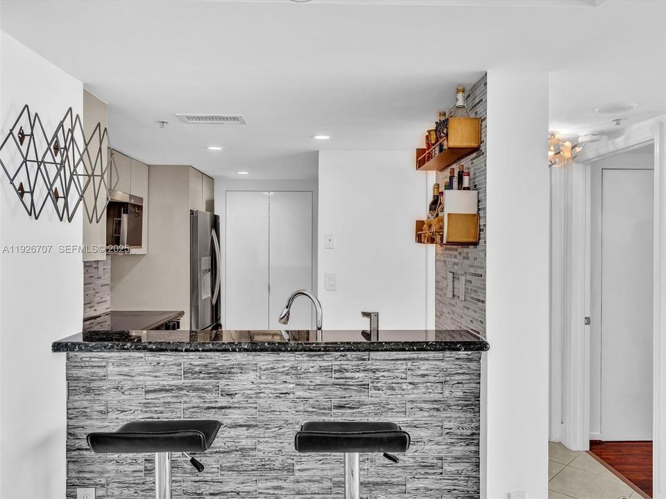 В аренду: $5,900 (1 спален, 1 ванн, 746 Квадратных фут)