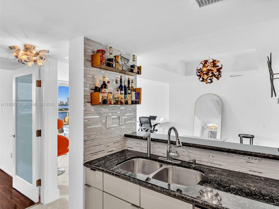 В аренду: $5,900 (1 спален, 1 ванн, 746 Квадратных фут)